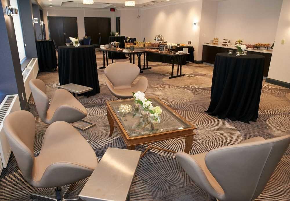 Courtyard By Marriott Toronto Downtown Hotel Екстериор снимка