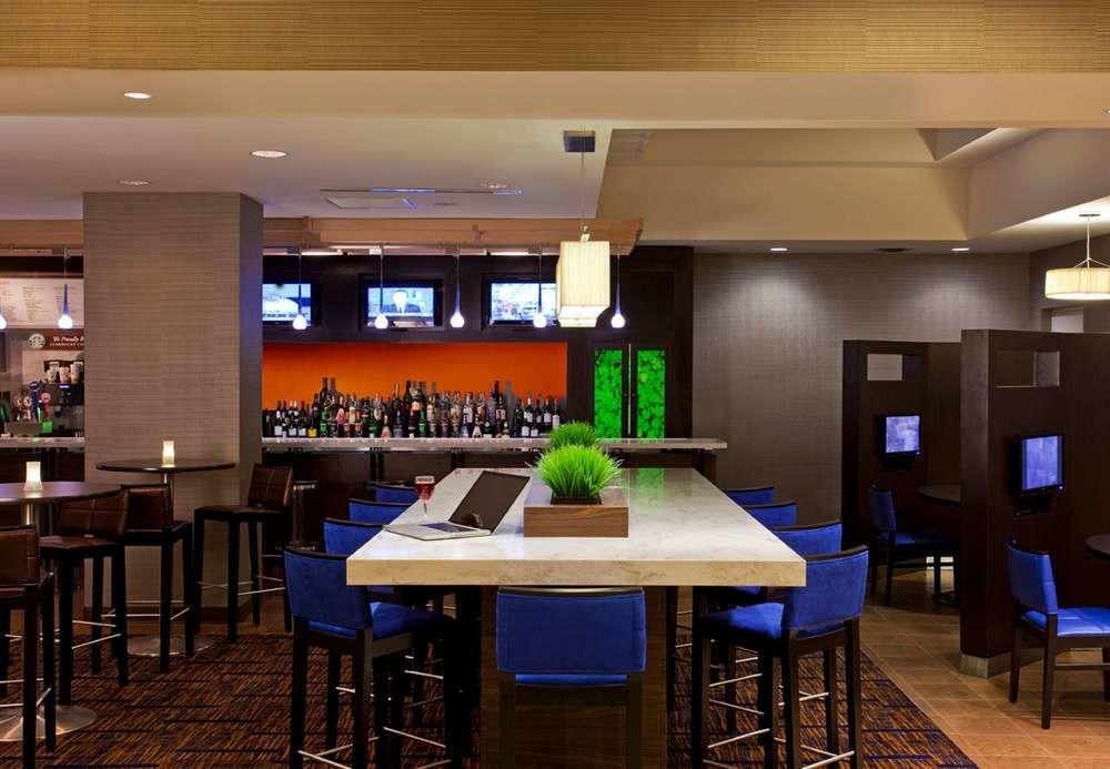 Courtyard By Marriott Toronto Downtown Hotel Екстериор снимка