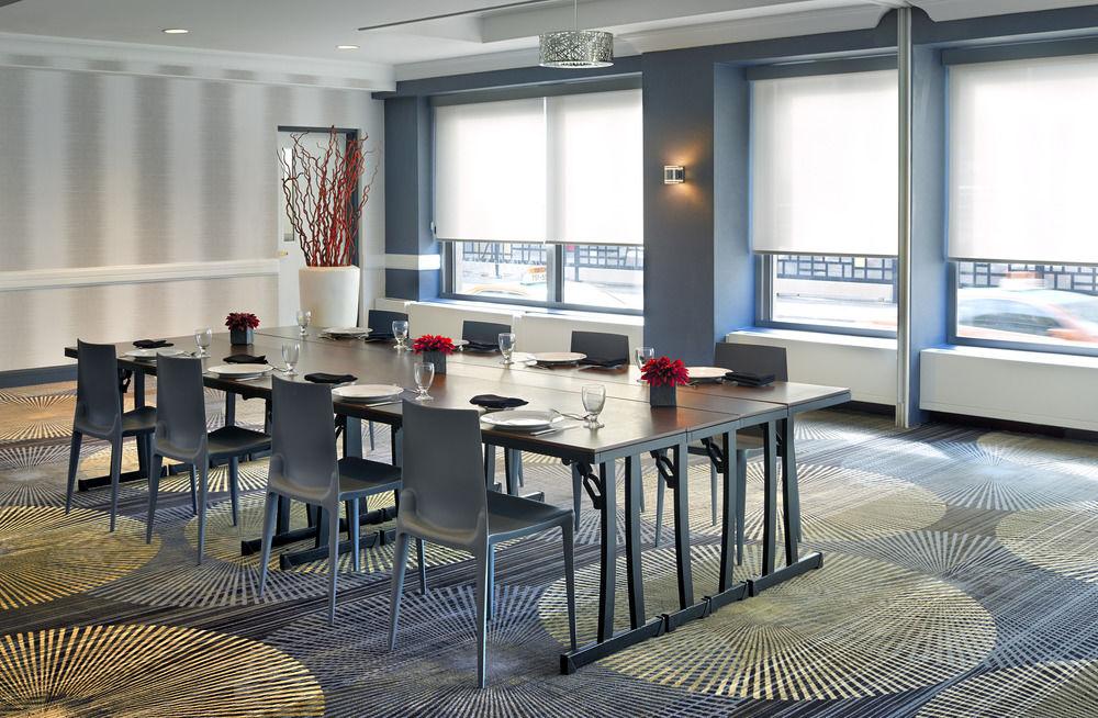 Courtyard By Marriott Toronto Downtown Hotel Екстериор снимка