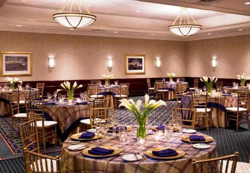 Courtyard By Marriott Toronto Downtown Hotel Екстериор снимка