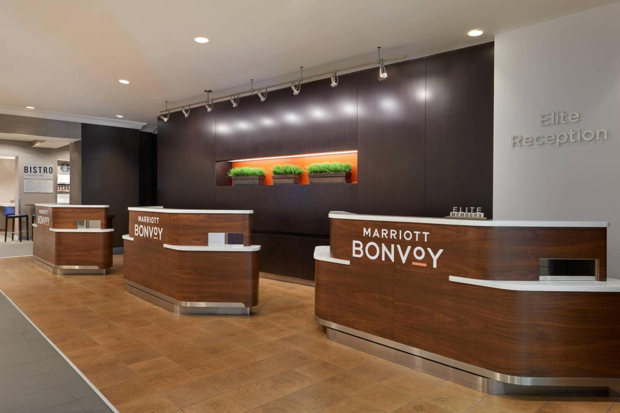 Courtyard By Marriott Toronto Downtown Hotel Екстериор снимка