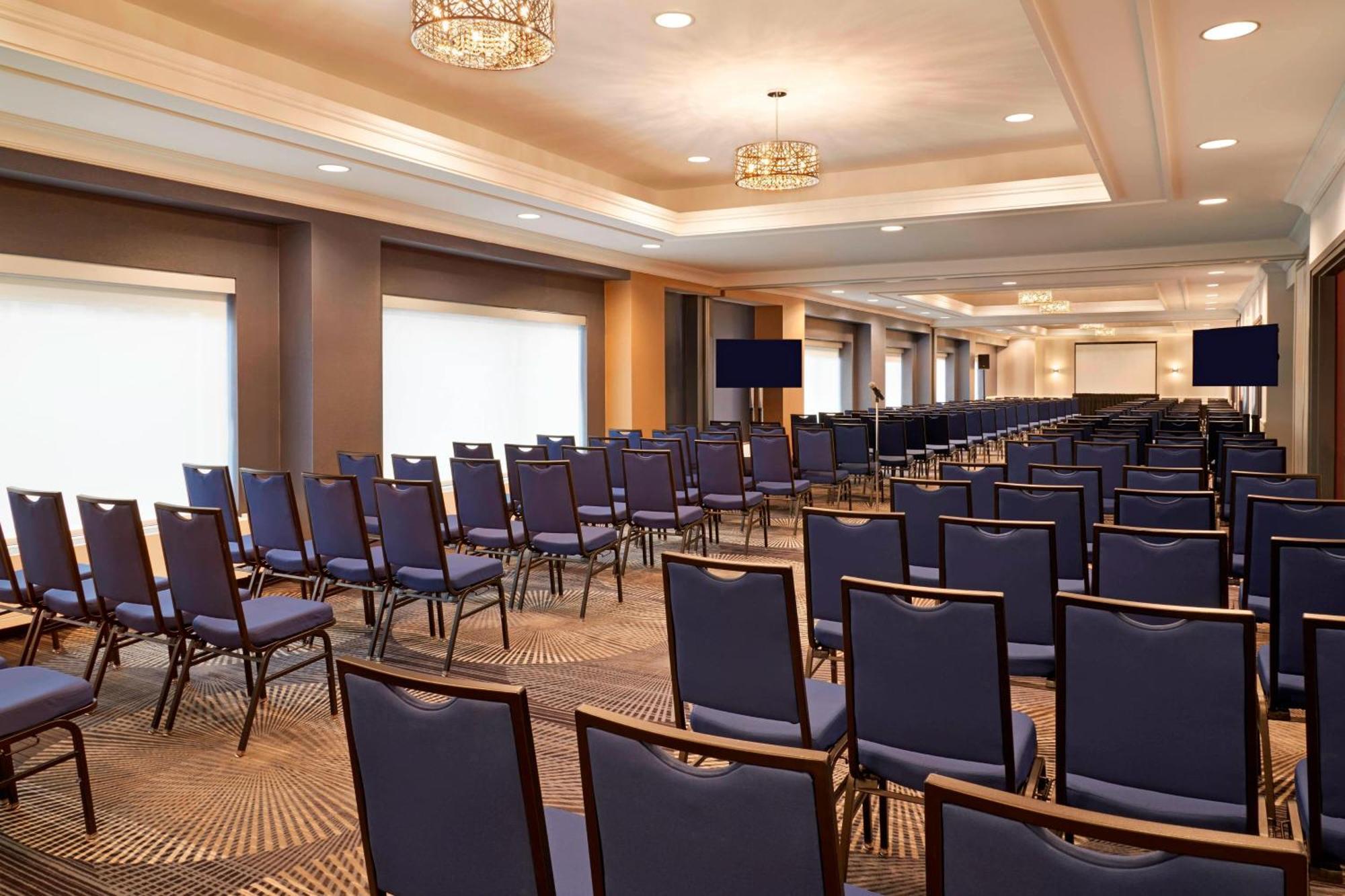 Courtyard By Marriott Toronto Downtown Hotel Екстериор снимка