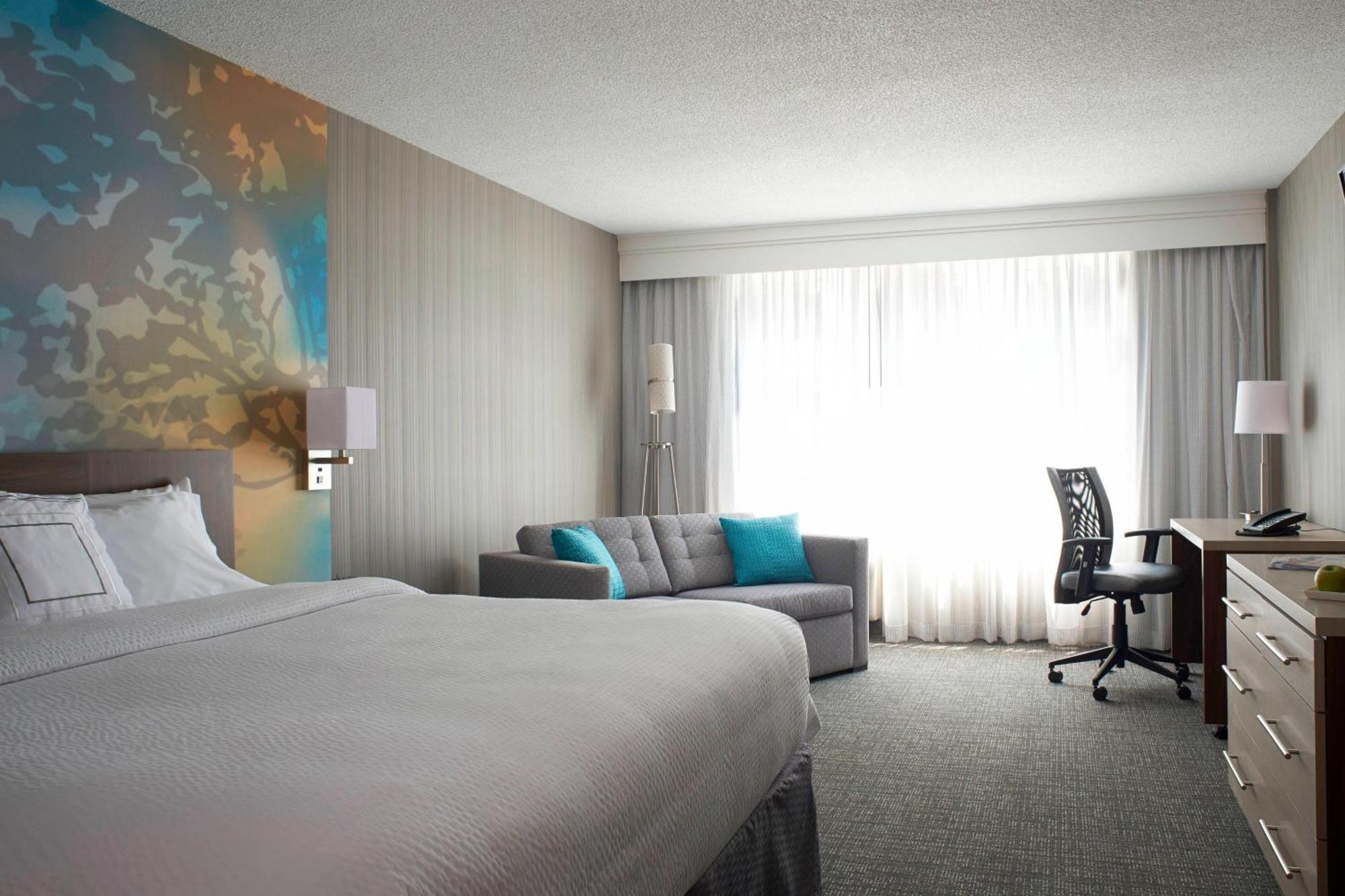 Courtyard By Marriott Toronto Downtown Hotel Екстериор снимка