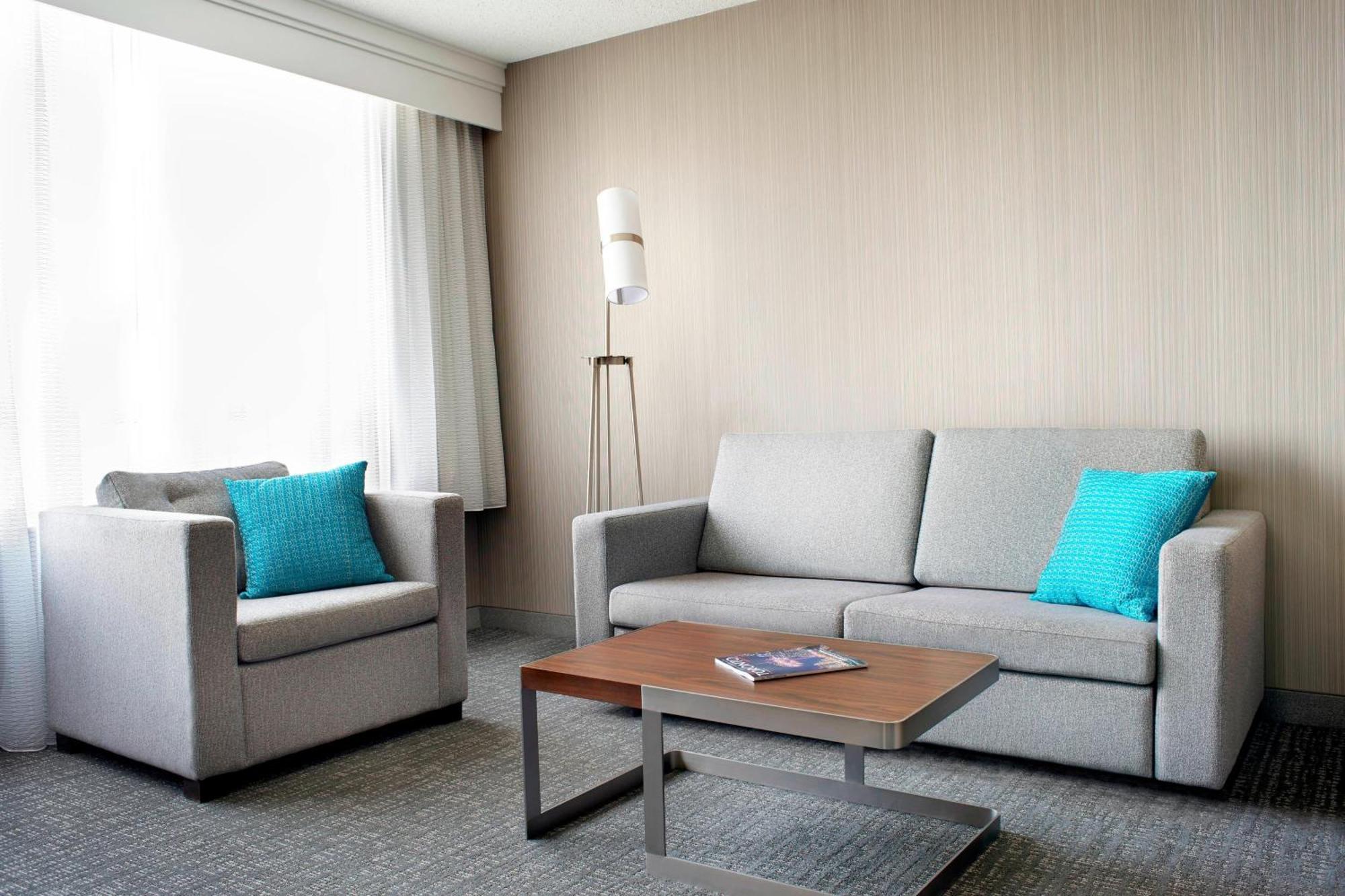 Courtyard By Marriott Toronto Downtown Hotel Екстериор снимка