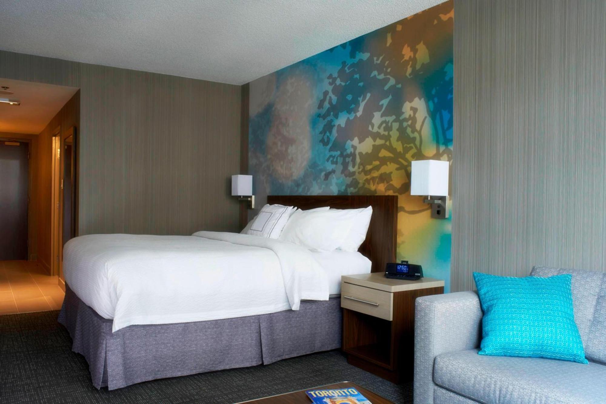 Courtyard By Marriott Toronto Downtown Hotel Екстериор снимка