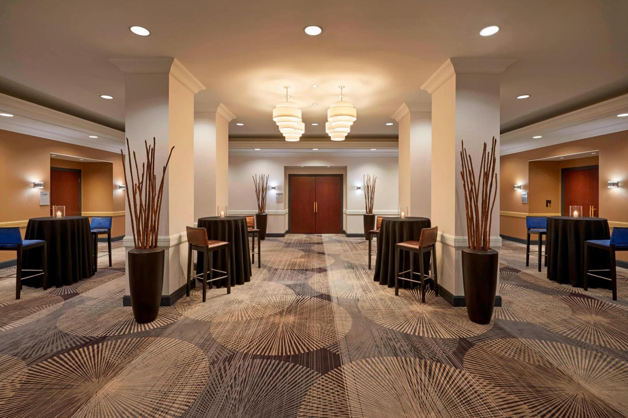 Courtyard By Marriott Toronto Downtown Hotel Екстериор снимка