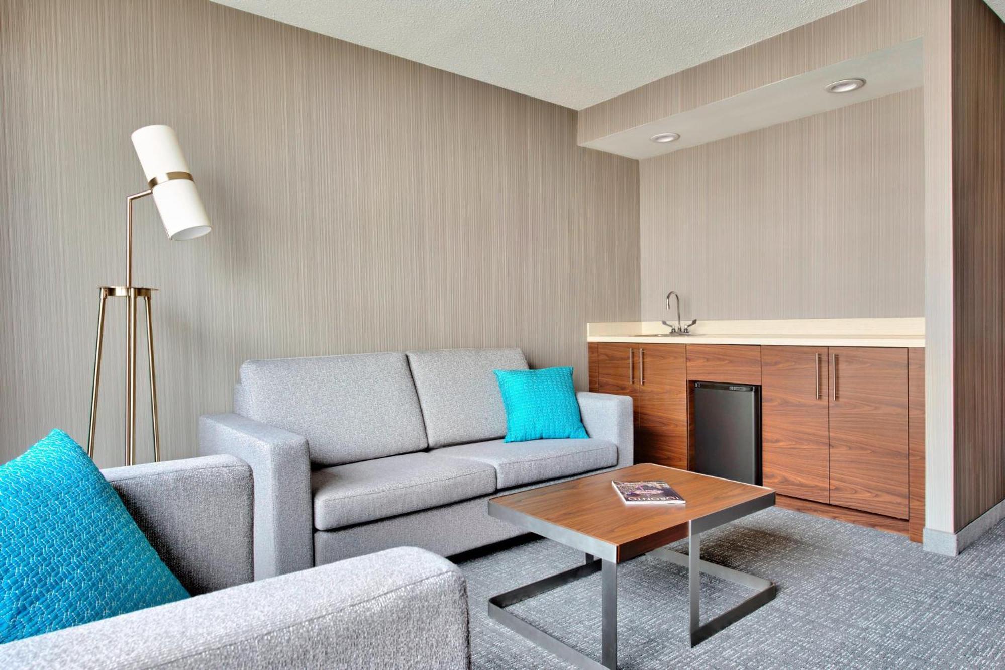 Courtyard By Marriott Toronto Downtown Hotel Екстериор снимка