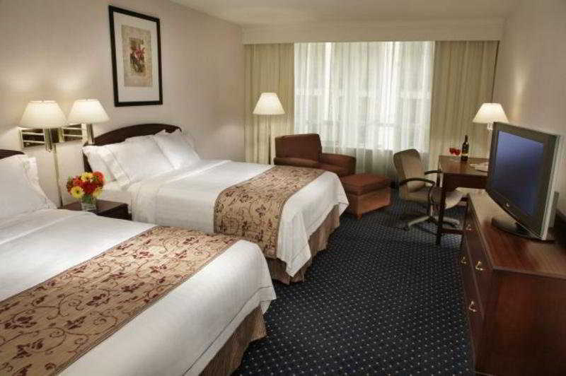 Courtyard By Marriott Toronto Downtown Hotel Екстериор снимка