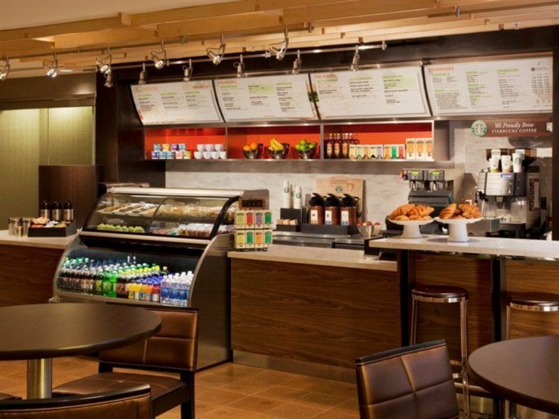 Courtyard By Marriott Toronto Downtown Hotel Стая снимка